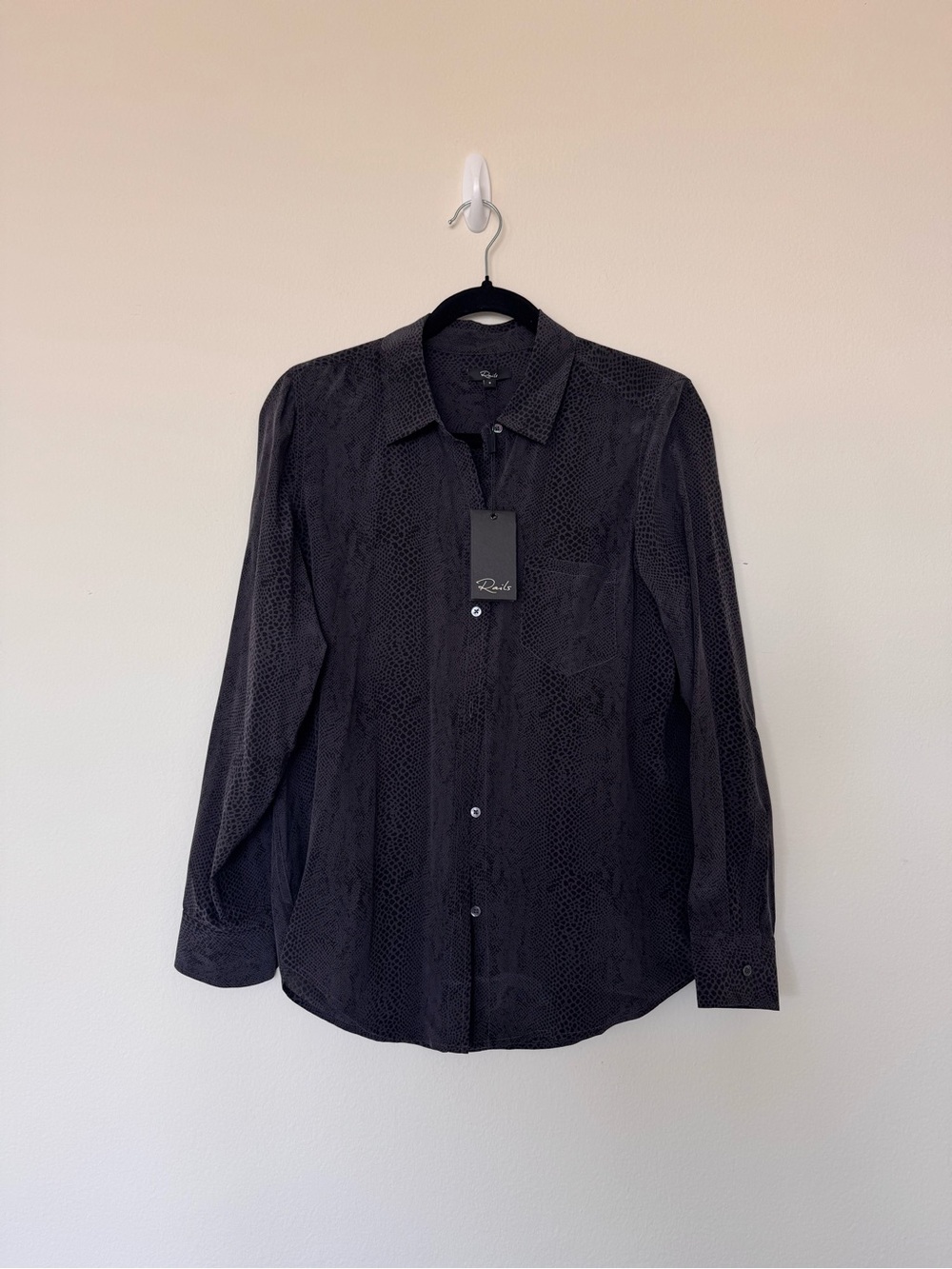 Rails NWT Size S Kate Cobra 100% Silk Gray Black Print Long Sleeve Button Shirt